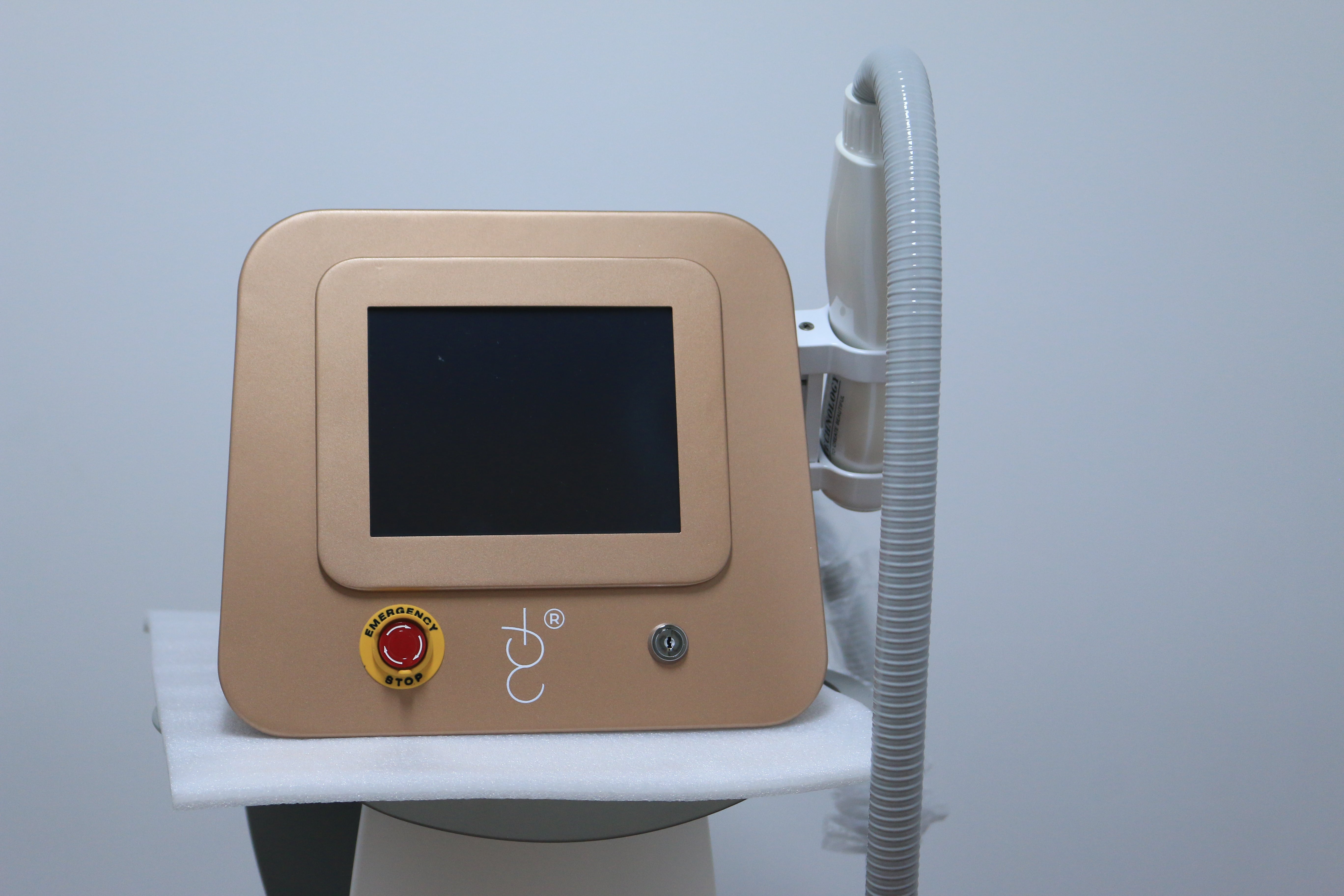 YtIUM LASER PROFESIONAL