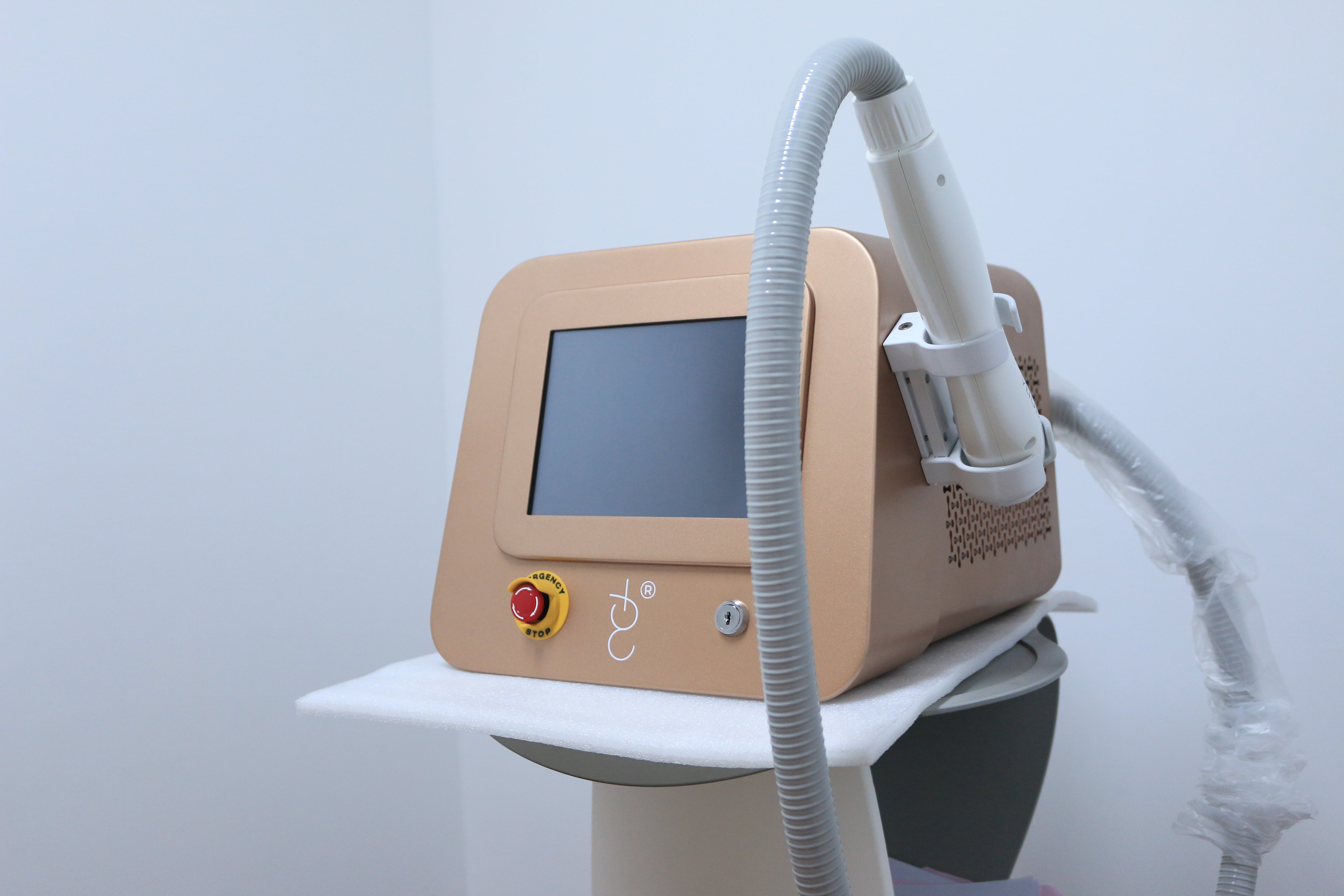 YtIUM LASER PROFESIONAL