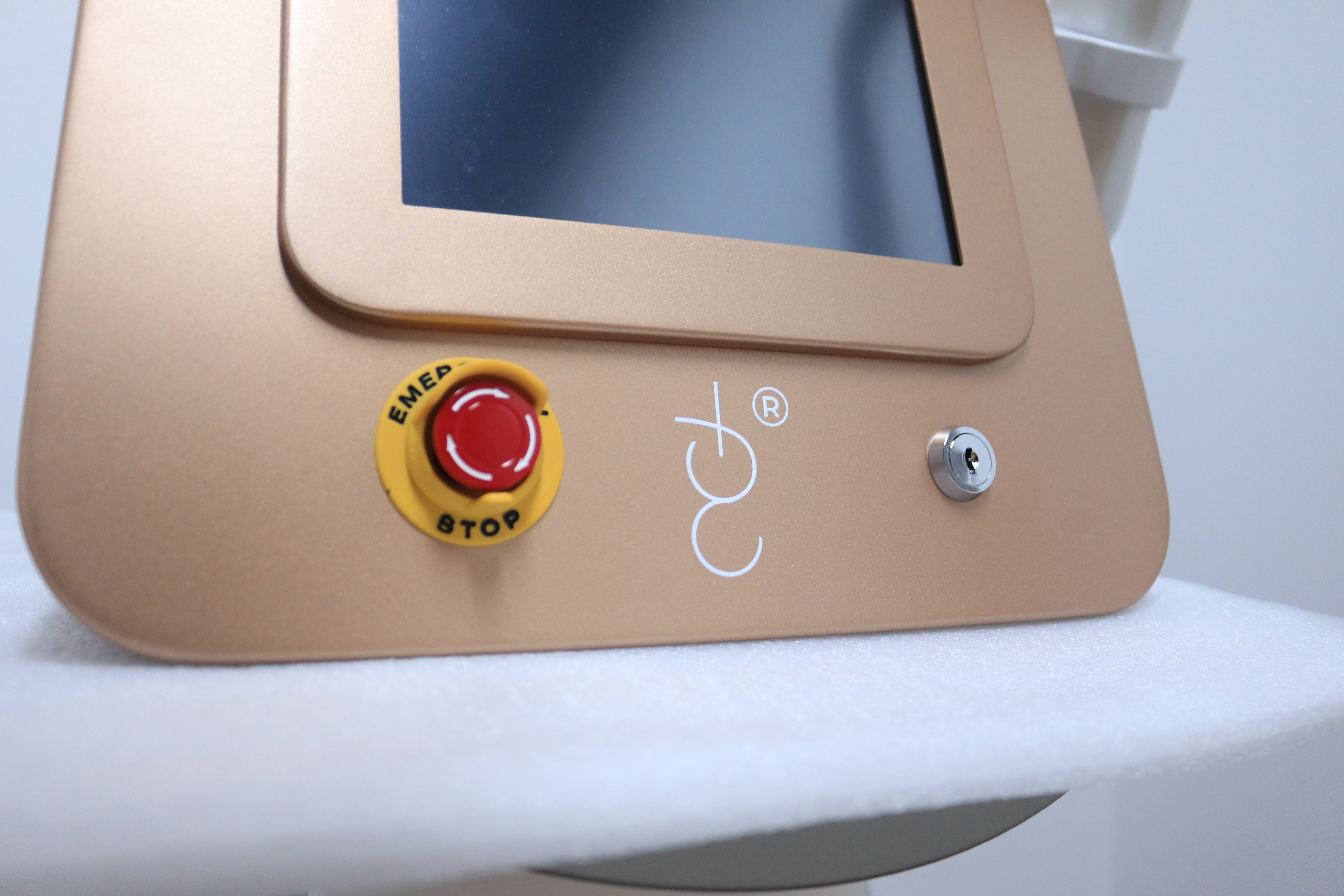 YtIUM LASER PROFESIONAL