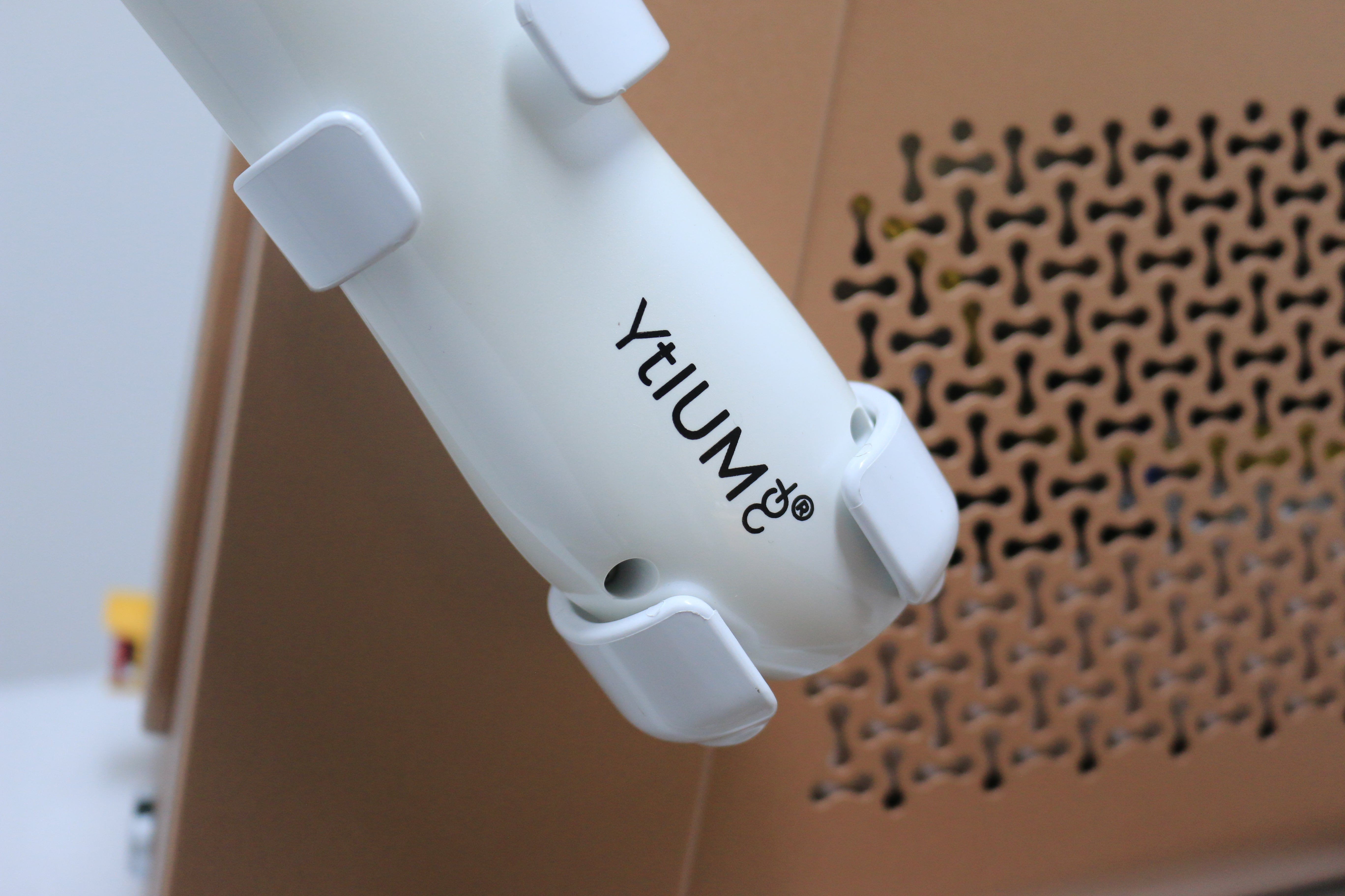 YtIUM LASER PROFESIONAL